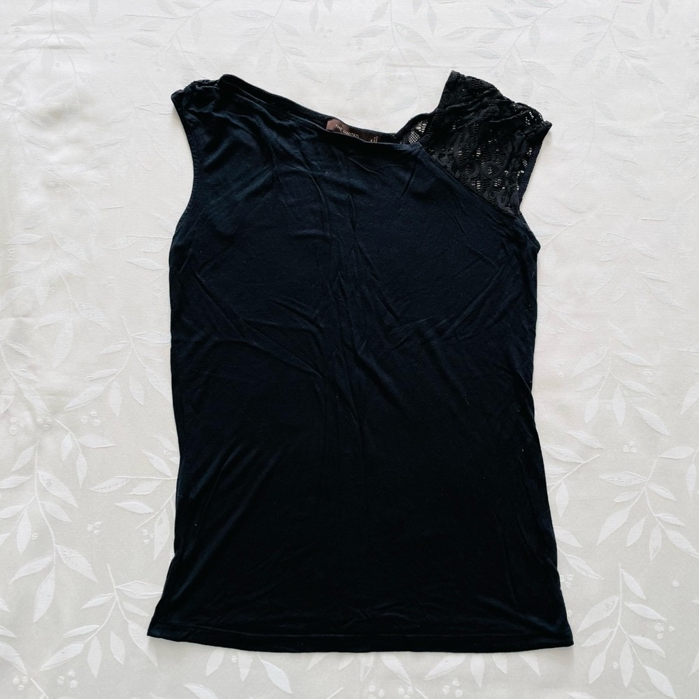 The Limited Lace Sleeve Tee